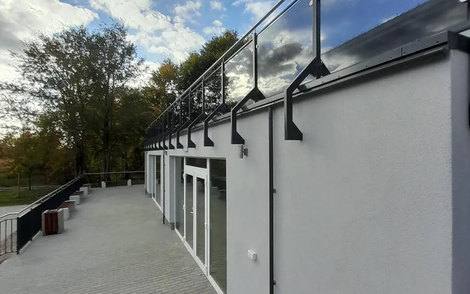 Realizacja Renoplast system PRO W35 z rynną R50 taras wentylowany